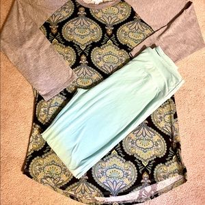 Outfit alert!!! Top & leggings sold as an outfit!